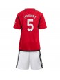 Otroški Nogometna dresi replika Manchester United Harry Maguire #5 Domači 2023-24 Kratek rokav (+ hlače)